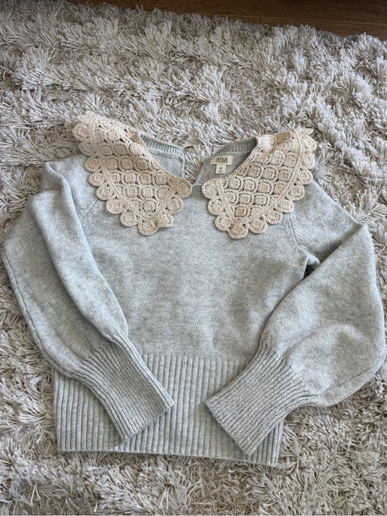 a.n.a Sweaters - Light Gray Sweater with Cream Crochet Scallop Collar